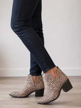 Journee Collection Lola Spotted Booties Block Heel Side Cutout Size 8